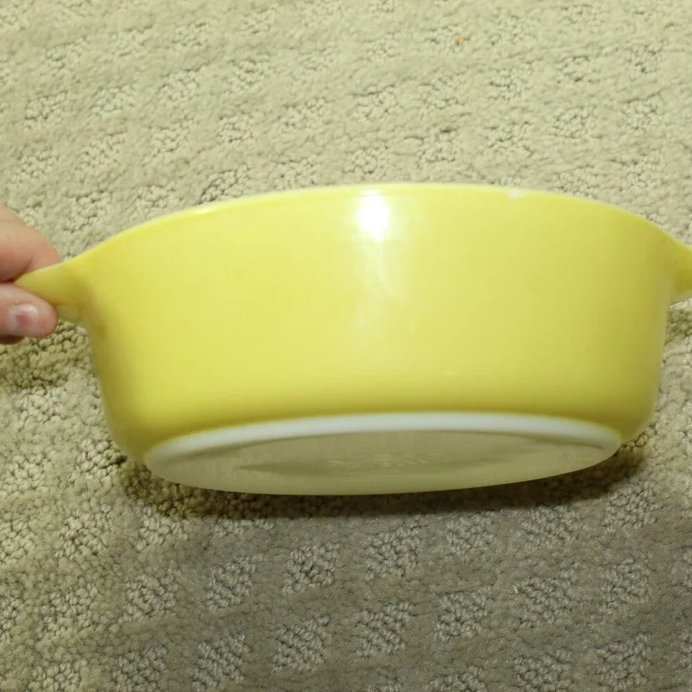 Vintage PYREX Lime Green Round Casserole Dish 471 1 Pt  No Lid
